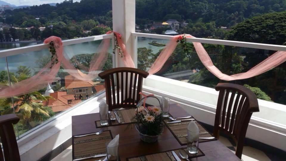 Kandy Supreme Hotel Exterior foto